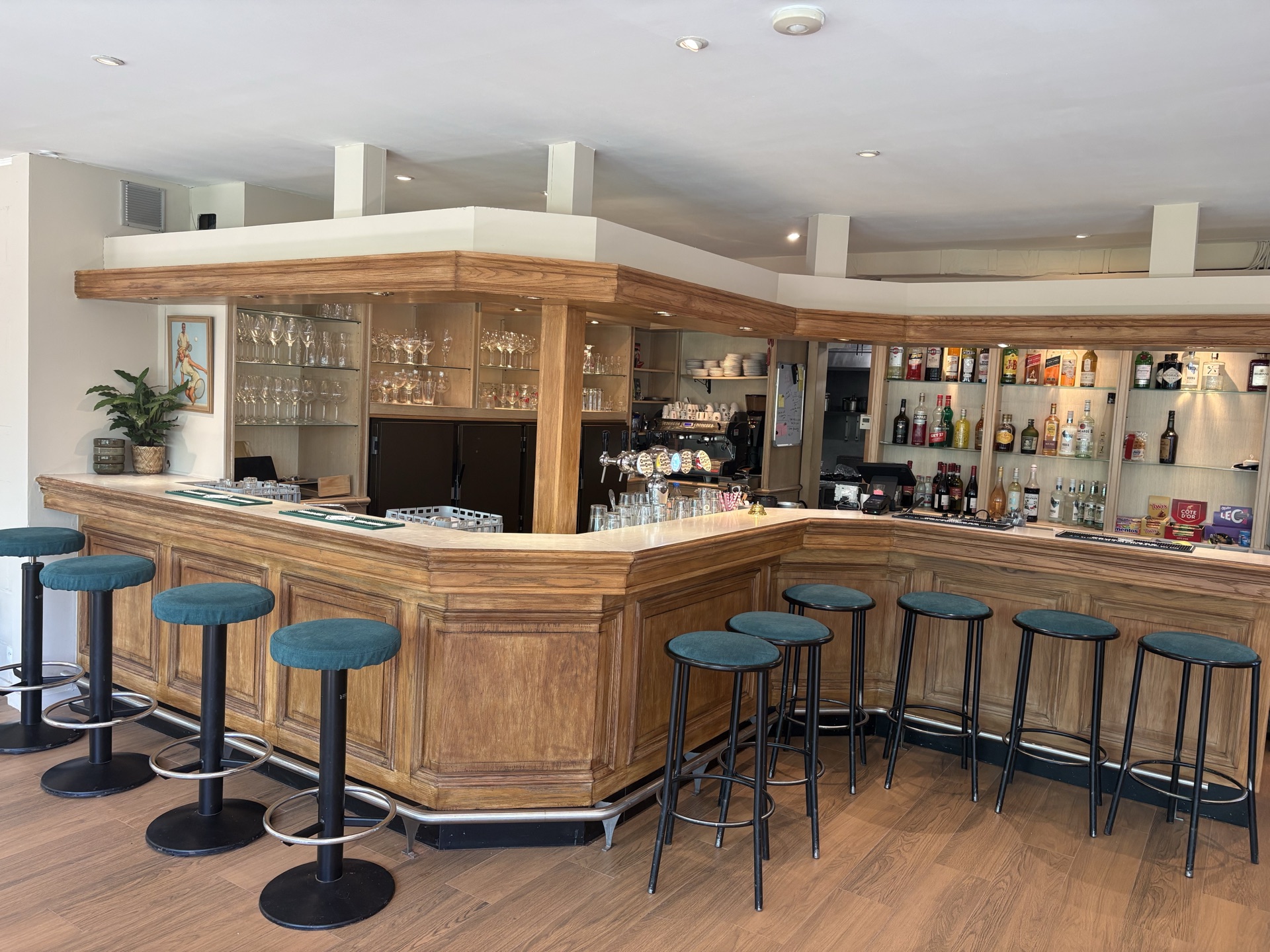 Bar Club H